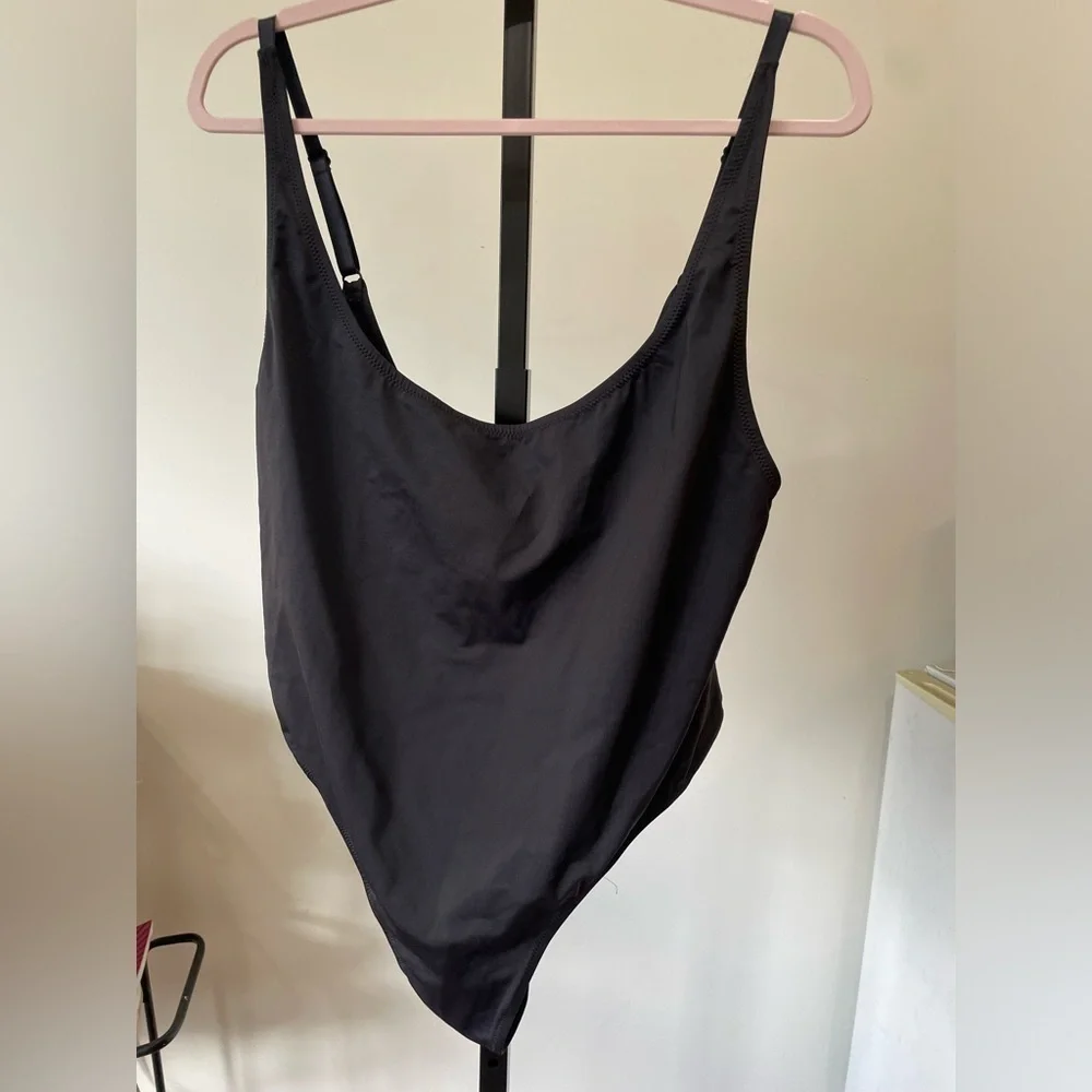 NWT SKIMS SCOOP NECK ONE PIECE, In Onyx size 3X